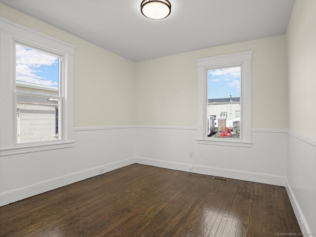 Building Photo - 99 Noble Ave