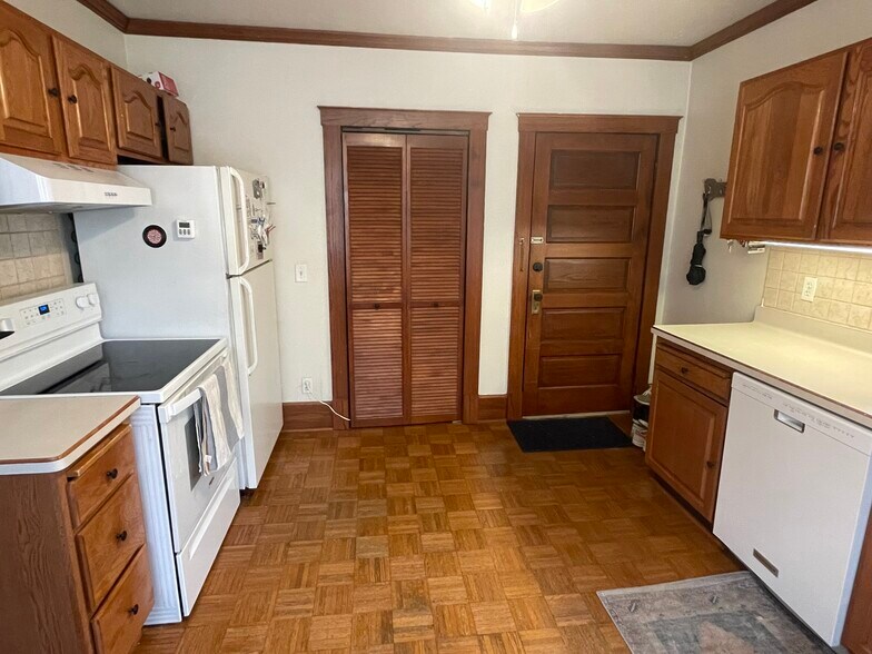 Building Photo - 312 N 69th St