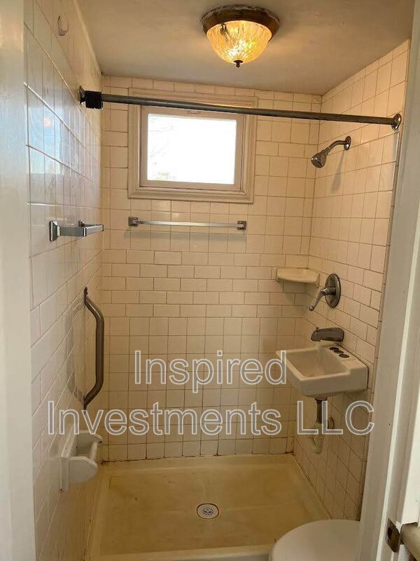 Building Photo - 2128 Lincoln St