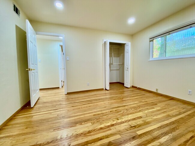 Building Photo - 5025 Carm Ave