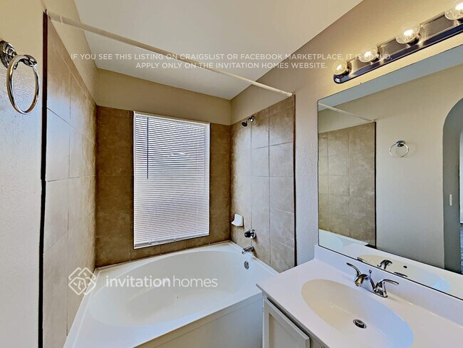 Building Photo - 8414 W Windrose Dr