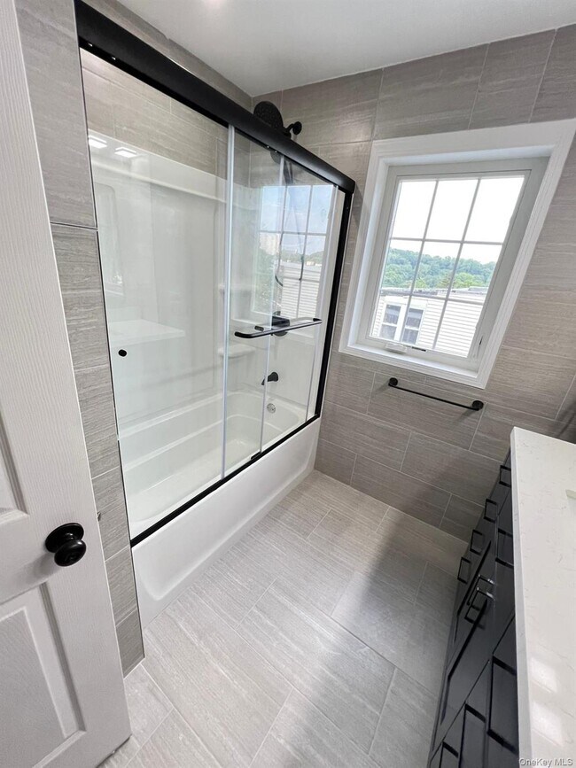 Building Photo - 50 Vineyard Ave