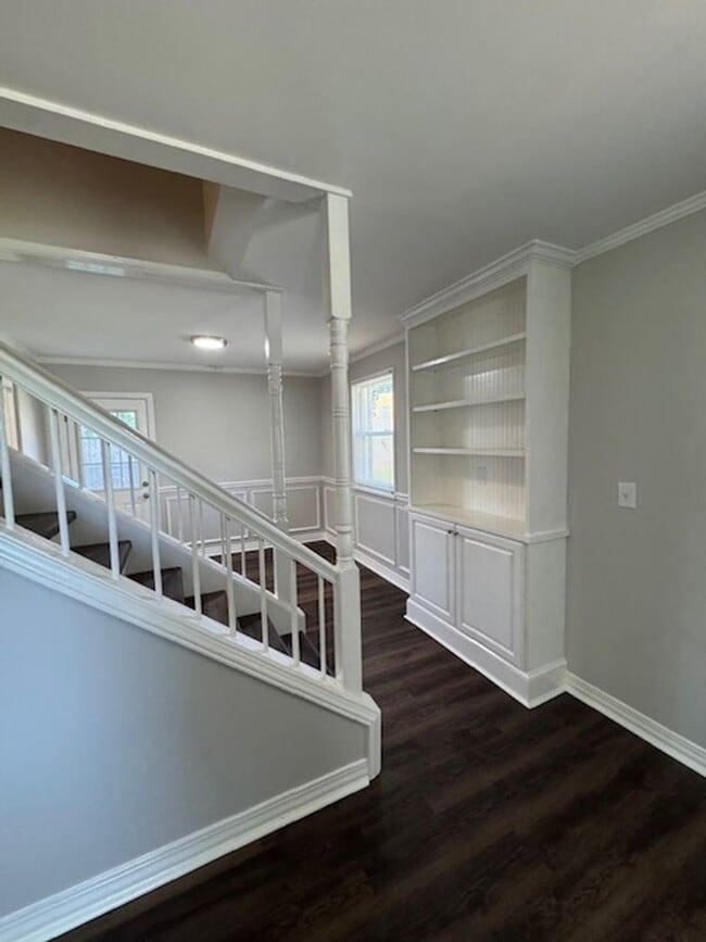 Building Photo - Downtown living at its best!  This Cute - ...