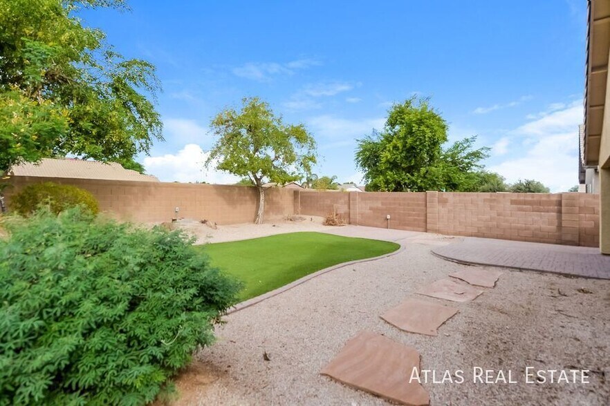Building Photo - 34724 N Barzona Trail