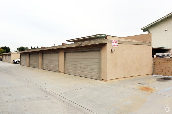 Building Photo - Urban Woods