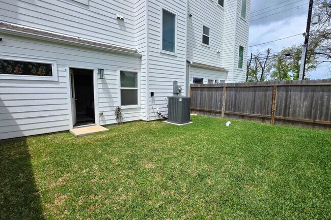 Building Photo - 5342 Donovan Gdns Ln