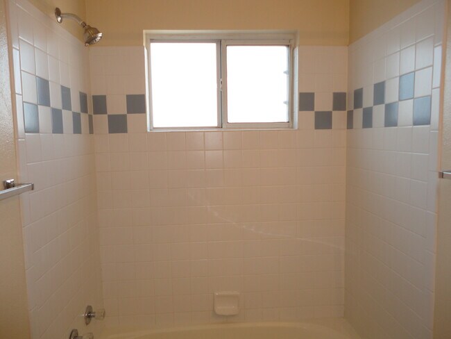 Building Photo - 6801 Augusta Hills Dr NE