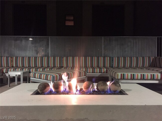 Building Photo - 353 E Bonneville Ave