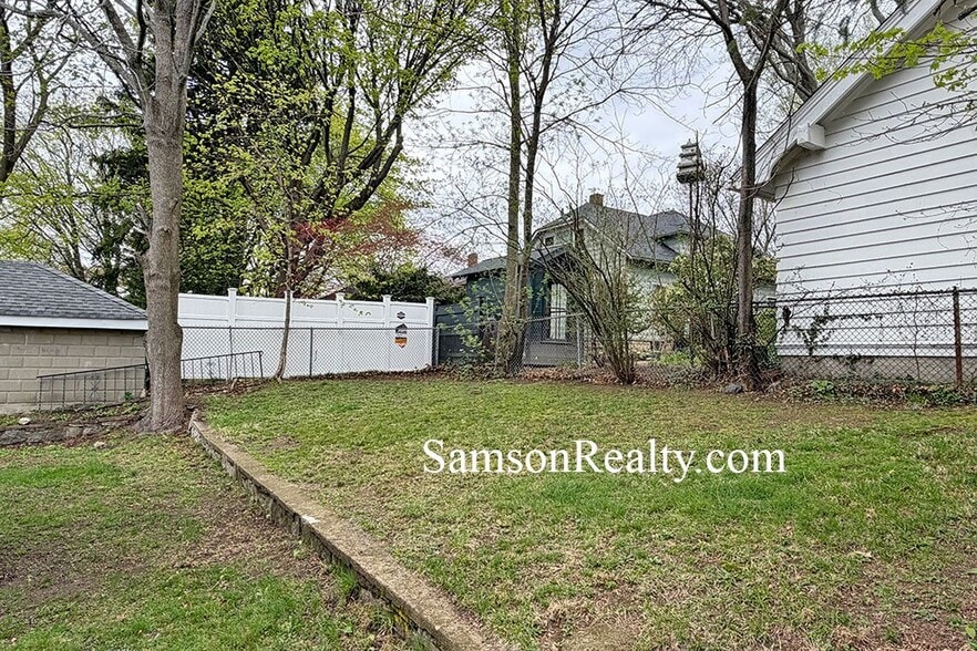 Building Photo - 1189 Smith St