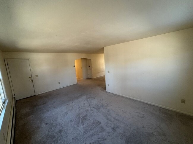 Building Photo - 1135