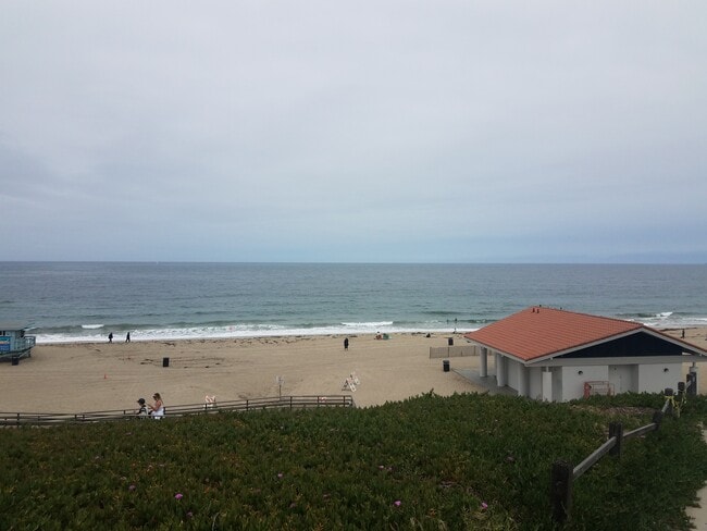 Building Photo - 121 Paseo De La Concha