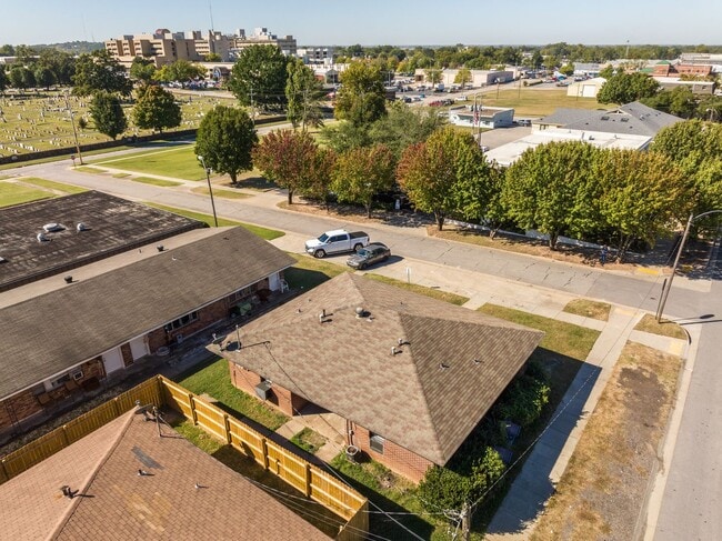 Building Photo - SF-066-601 &amp; 603 South 16th Street Duplex