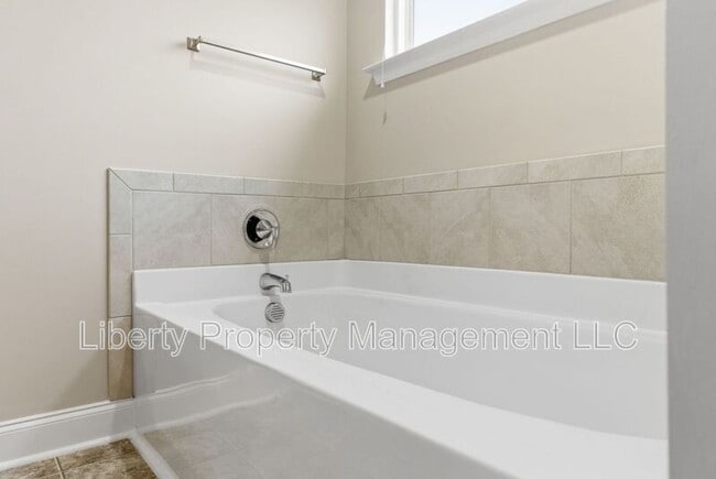 Building Photo - 588 Angel Oak Dr