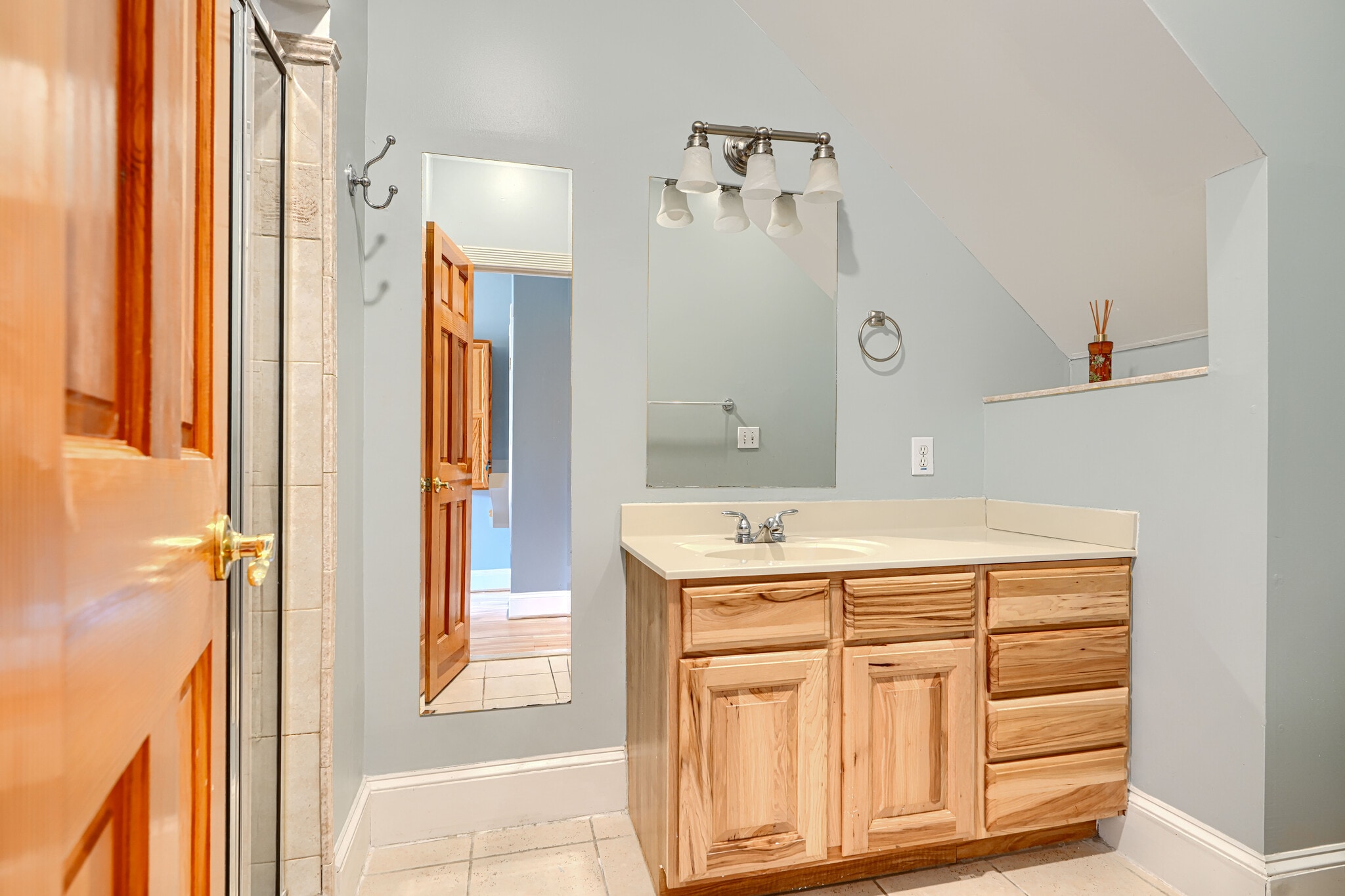 Building Photo - 706 S Bond St