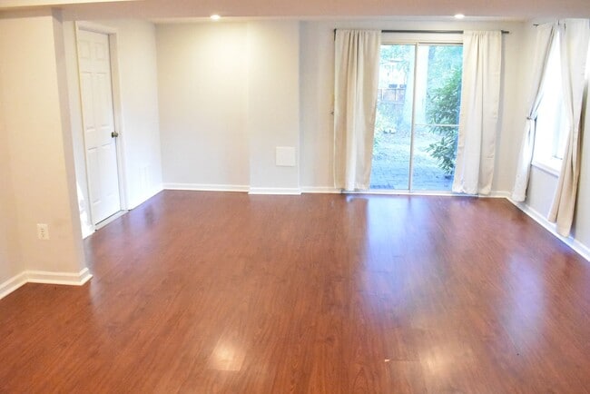 Building Photo - Welcome To Lake Ridge's Finest...