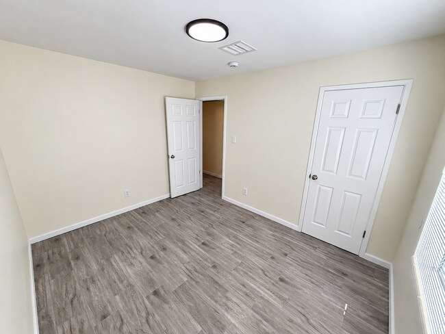 Building Photo - 6518 N 61st Dr