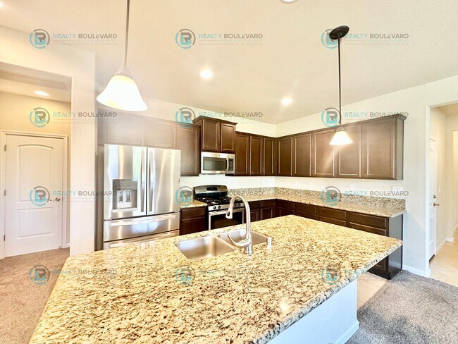 Building Photo - 3 Bedroom 2 Bathroom with Garage covered patio and beautiful yard!