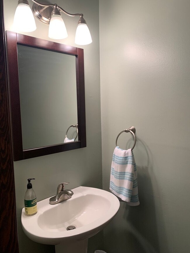 Building Photo - Haverford Circle renovated 3 Bedroom Townhome