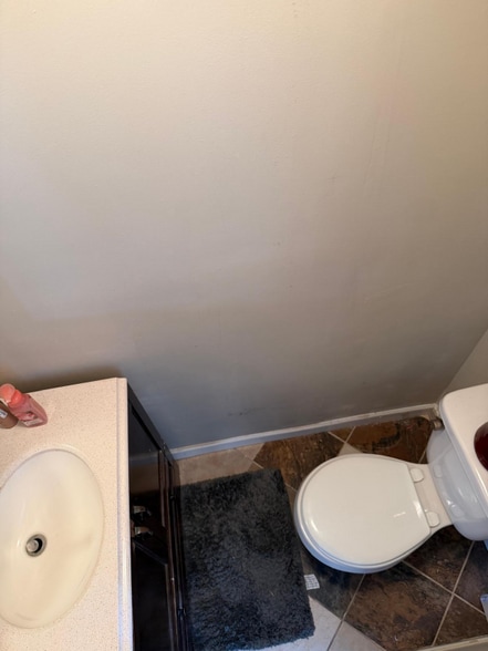 Building Photo - 8 Fireside Ct