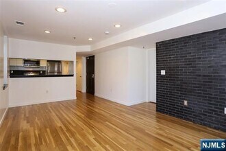 Building Photo - 1320 Bloomfield St