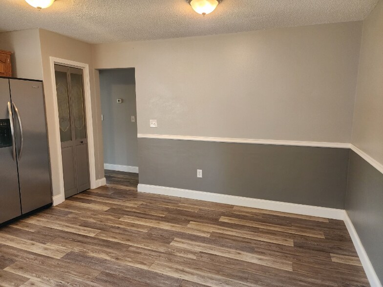 Building Photo - 312 E Adams St