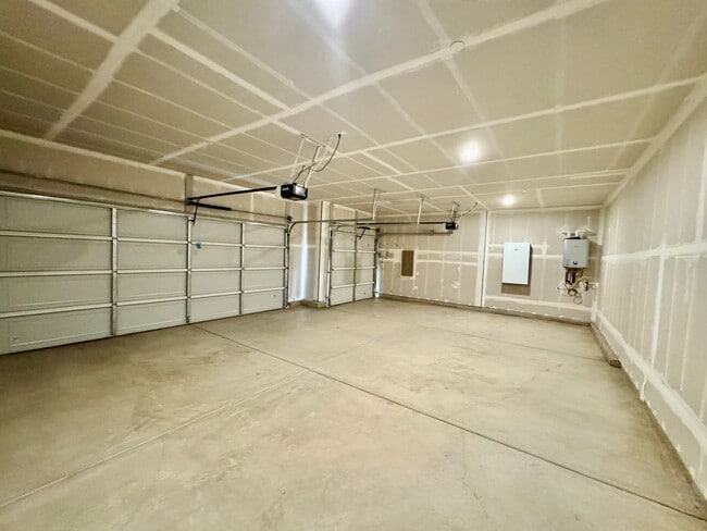 Building Photo - REDUCED!!! Brand New 4 Bedroom, 2 Bath Hom...