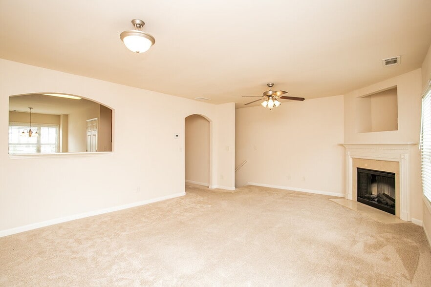 Building Photo - 2279 Baywood Tree Ln