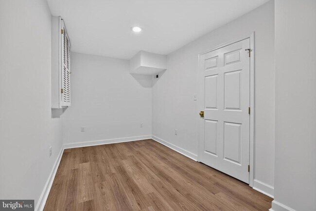 Building Photo - 221 Spring Race Ct