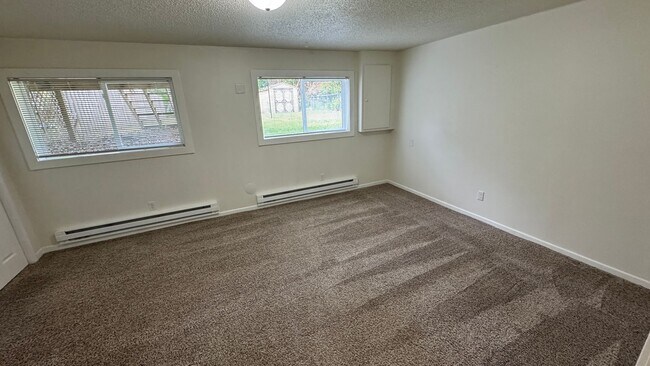 Building Photo - 608 Duplex