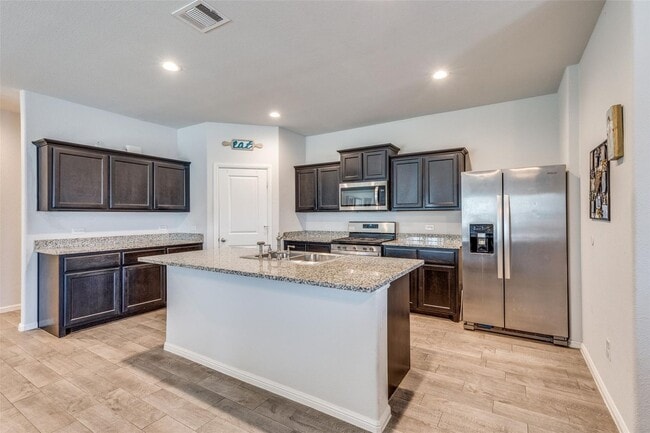 Building Photo - 5 Bedrooms, Corner Lot, Total Showstopper!