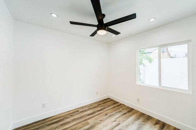 Building Photo - 7020 Schroll St