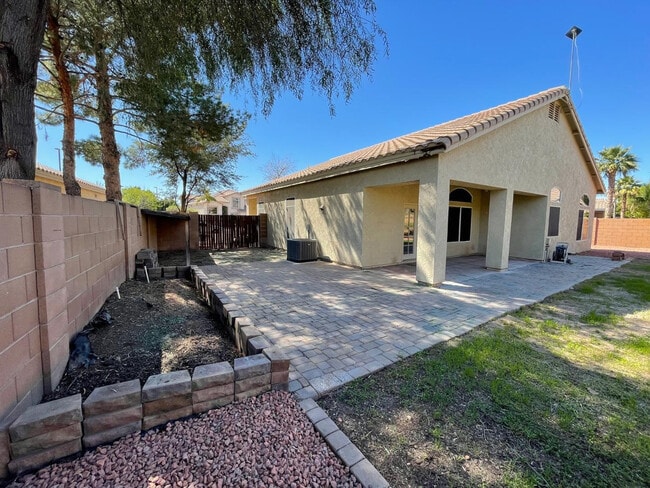 Building Photo - 686 W Del Rio St