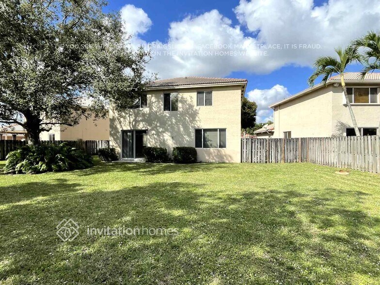 Building Photo - 4982 Pebblebrook Ter