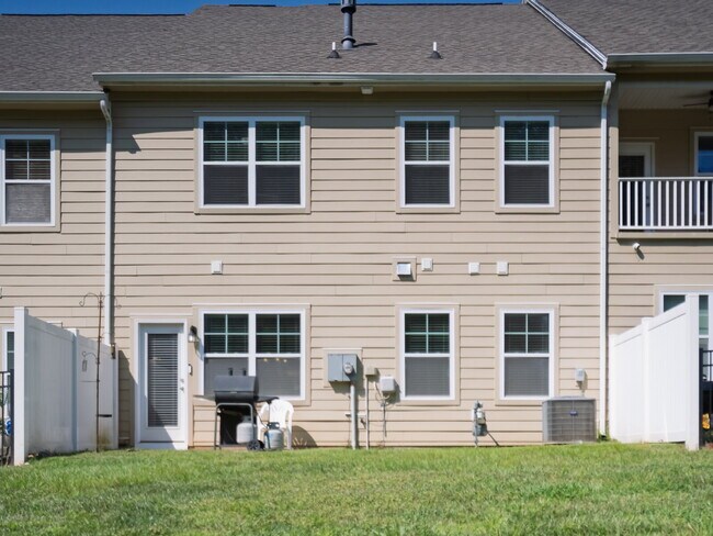 Building Photo - 4190 La Crema Dr