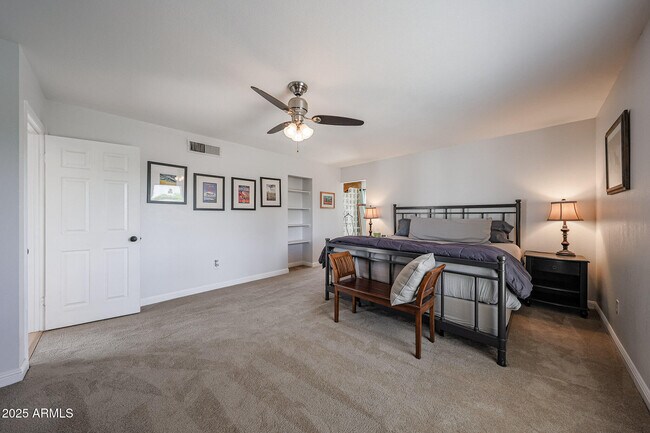 Building Photo - 601 E Forest Hills Dr