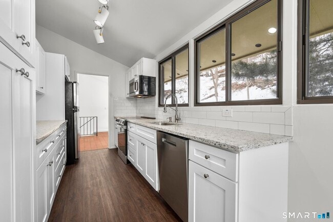 Building Photo - 304 Olmstead Hill Rd