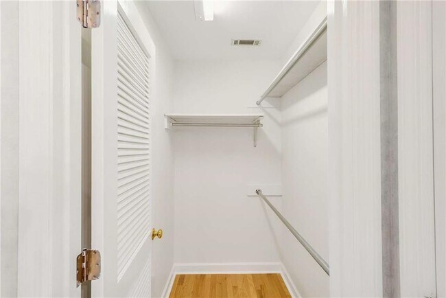 Building Photo - 448 Ivy Park Ln NE