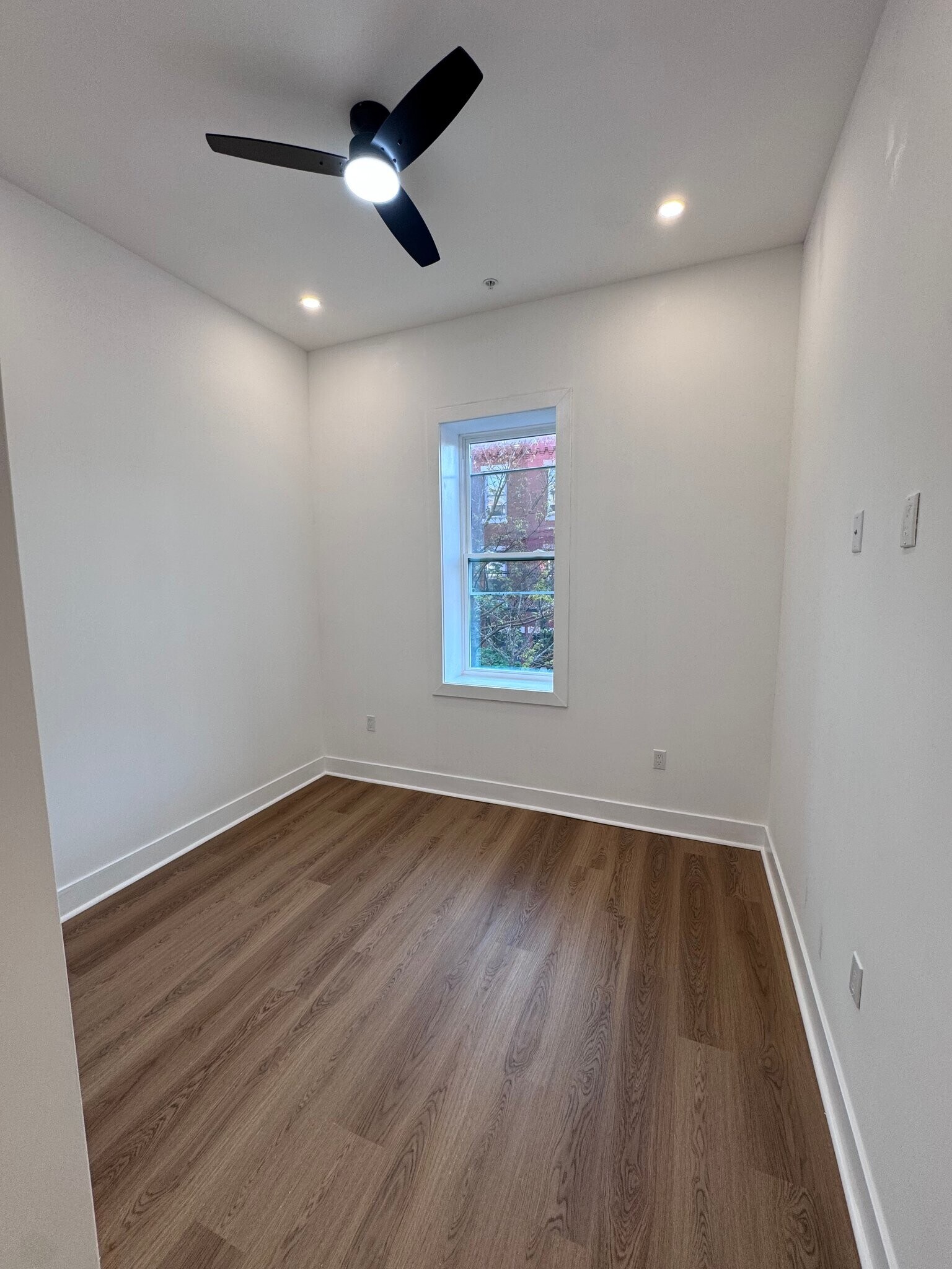 Building Photo - 647 N 16th St