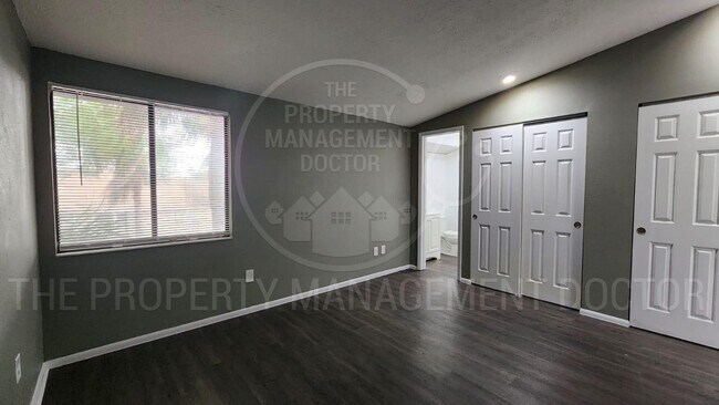 Building Photo - 4BR/2.5BA Tampa Home | Dual Kitchen Areas, Private Bedroom & Fresh Updates