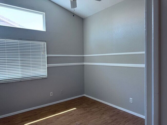 Building Photo - Adorable single floor 4 bedrooms,2 bathroo...