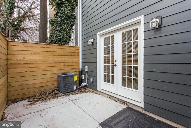 Building Photo - 2052 Gerritt St