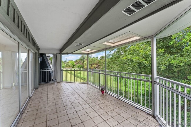 Building Photo - 408 Pine Tree Ct