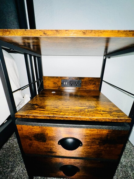 Building Photo - Room in House on W Brooklyn Ave