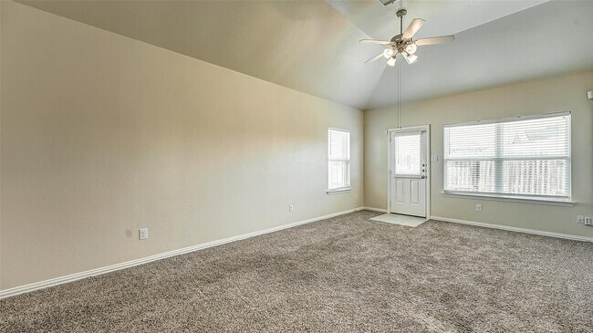 Building Photo - 32706 Oak Heights Ln