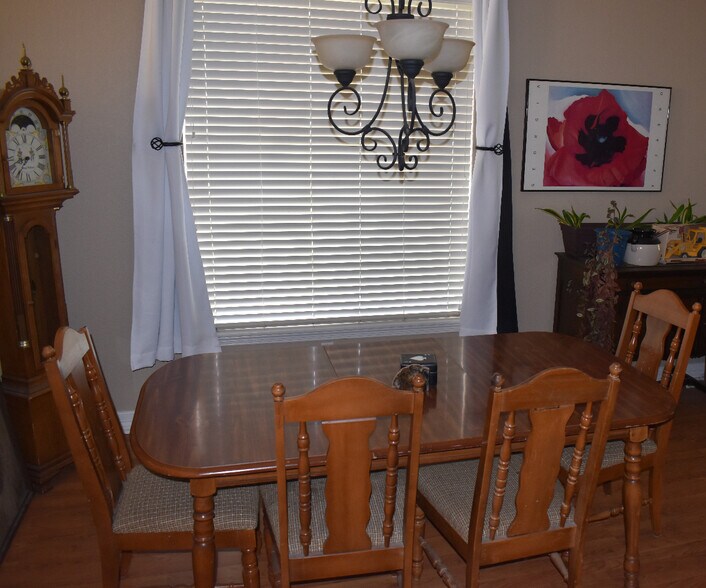 Building Photo - 903 Saddlebrook Ln