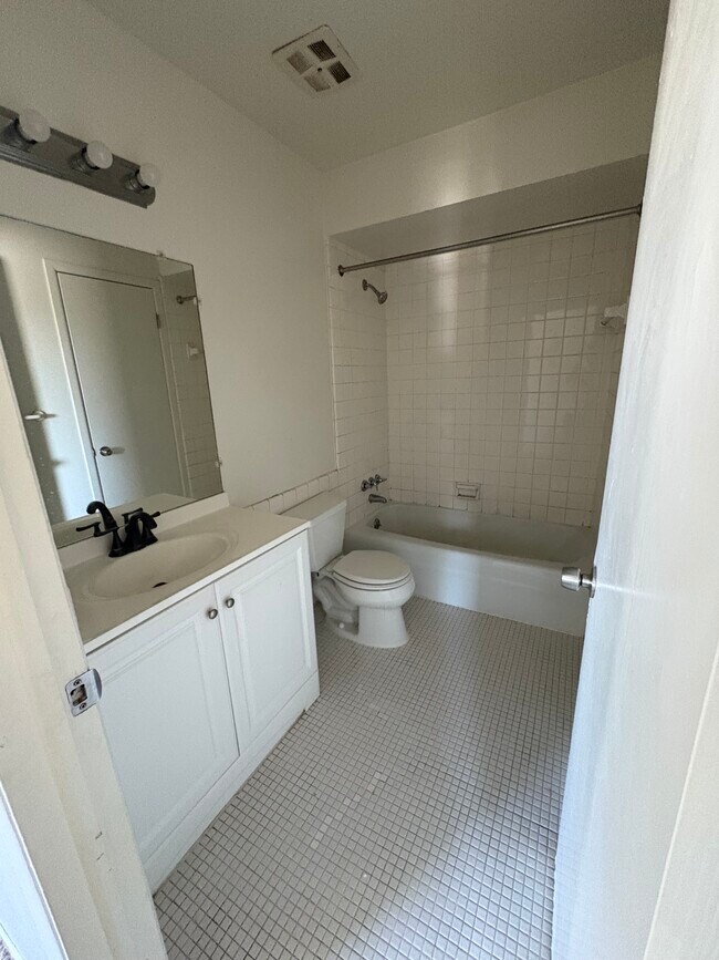 Building Photo - 1803 Saint Johns Blvd