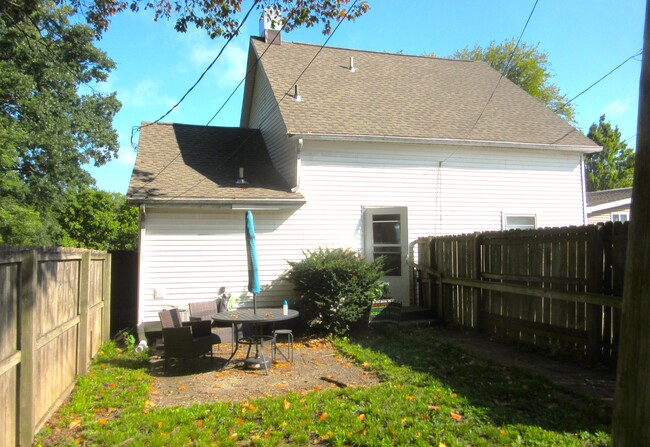 Front entry and patio - 306 W Maple St