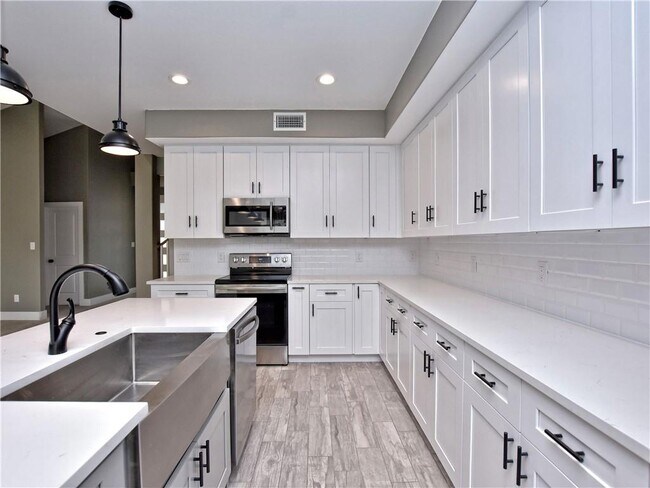 Building Photo - 16310 Forest Way