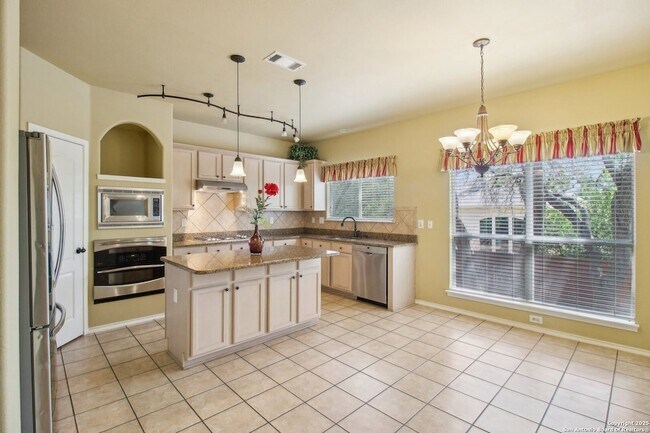 Building Photo - 606 Mesa Ln