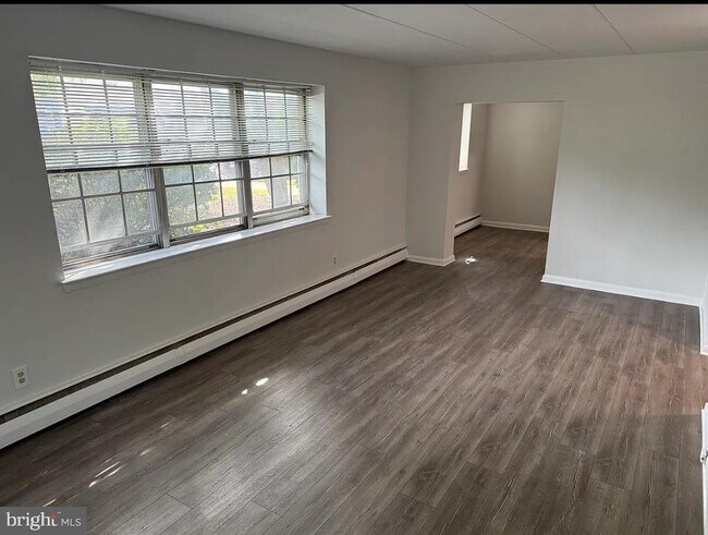 Primary Photo - 37 E Montgomery Ave